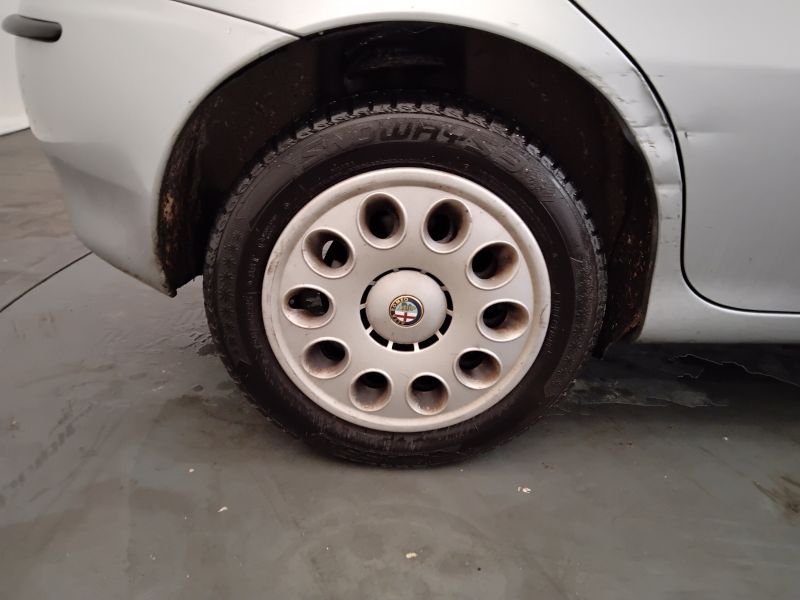 GuidiCar - ALFA ROMEO 147 147 - 1.6i 16V Twin Spark cat 5p. Distinctive